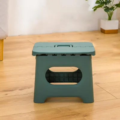 Produktbild von Klappbarer Tritthocker, tragbar, robust, platzsparend, Kunststoff-Fußhocker für Erwachsene und Kinder, Hellgrün