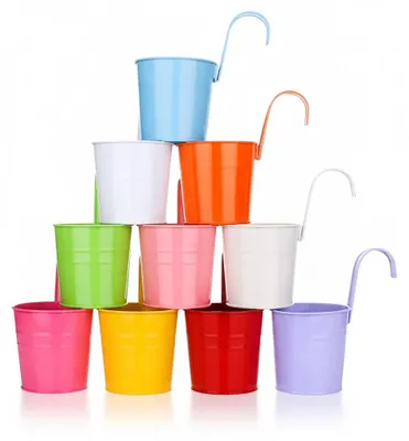 Image de InAndOutdoorMatch - Pot de fleurs suspendu - Métal - 10 cm, Image générée par une IA