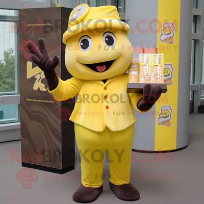 Immagine prodotto di Personaggio del costume della mascotte REDBROKOLY delle barrette di cioccolato giallo vestito con una maglietta da baseball e fazzoletti da