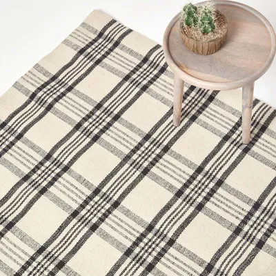 Obrázek produktu pro HOMESCAPES Kostkovaný protiskluzový koberec Logan ze 100% vlny, černobílý, 70 x 120 cm