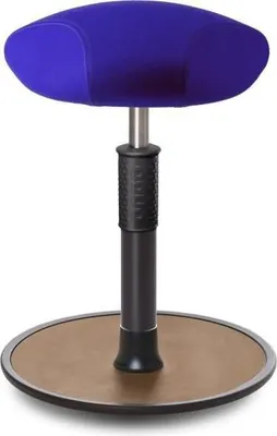 Produktbild von Sitz- Stehhocker Free Regular Triangel kvadrat Divina r.blau schw. /Natur.