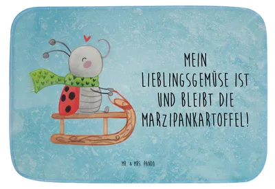 Produktbild von Mr. & Mrs. Panda Badteppich Smörle Rodeln - Eisblau - Geschenk, Bad Fußmatte, Winter, Schlittenfahren, Marzipan, Weihnachten, Badematte, Badezimmerteppich