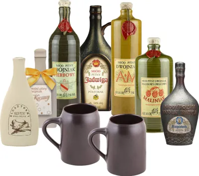 Produktbild von Setz von 7 Mets mit Keramikkrügen (Honigwein Półtorak-Eineinhalber/ 4x Dwójniak-Halber / 2x Trójniak-Drittel) | 4500ml | 13-16% Alkohol Metwein | Polnische Produktion