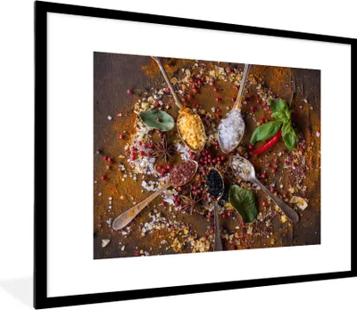 Produktbild von MuchoWow® Gerahmtes Poster Gewürze - Kräuter - Löffel - Salz - Braun - Küche 80x60 cm - Poster mit Schwarzem Bilderrahmen Wandposter Rahmen Foto Bilder - Schlafzimmer-Dekorationen - Fotoposter