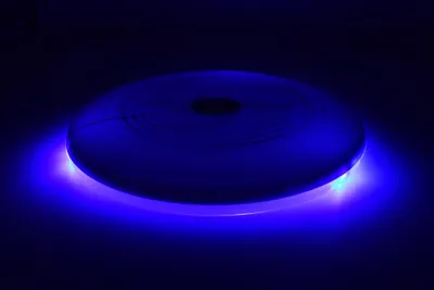 Produktbild von PrecisionPLAY Frisbee LED Light up Flying Disc - 175g - Wiederaufladbar