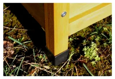 Produktbild von Hundehütte aus massivem Holz mit Spitzdach