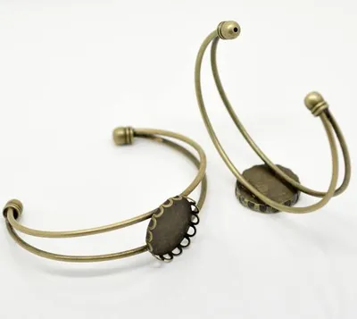 Produktbild von 1 Filigraner Armreif mit Fassung für Cabochon (∅ 20 mm), antik bronze