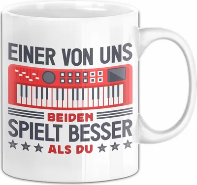 Produktbild von Keybord Tasse Geschenk Spruch Für Trompeten-Spieler Einer Von Uns Beiden Spielt Besser Als Du Becher (Weiß)