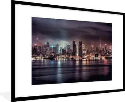 Produktbild von MuchoWow® Gerahmtes Poster New York - Sturm - Skyline 90x60 cm - Poster mit Schwarzem Bilderrahmen Wandposter Rahmen Foto Bilder - Wanddekoration - Fotos