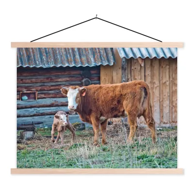 Produktbild von MuchoWow® Textilposter Kuh - Stall - Gras - Kalb 60x45 cm mit holzfarbenen Rahmen - Bild