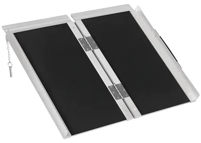 Imagen del producto de Rampa para silla de ruedas - Rampa de acceso - 60 x 73 x 5 cm - Capacidad máxima de carga: 270 kg - Plegable - Antideslizante - Con bordes de seguridad - Aluminio negro
