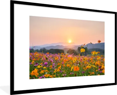 Produktbild von MuchoWow® Gerahmtes Poster Blumen - Sonnenuntergang - Berg 90x60 cm - Poster mit Schwarzem Bilderrahmen Wandposter Rahmen Foto Bilder - Wanddekoration - Fotos