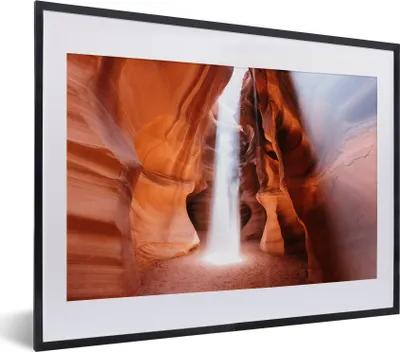 Produktbild von MuchoWow® MuchoWow® Gerahmtes Poster Sonnenstrahl auf dem Sand des Antelope Canyon 40x30 cm - Poster mit zchwarzem Bilderrahmen - Bilderrahmen - Poster im Rahmen