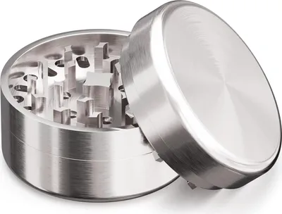 Image de Grinder en acier en trois parties avec lames de coupe - Ø 62 mm - Idéal pour les herbes