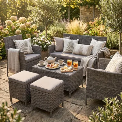 Produktbild von GARMIO® ASTI Rattan Sitzgruppe 6‑teilig | Polyrattan Gartenmöbel Set mit 2 Sesseln, 2 Hockern, Bank + Hartglas-Tisch | wetterfest & wasserabweisende Kissen