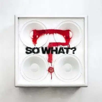 Produktbild von While She Sleeps: So What?