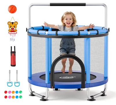 Productafbeelding van VEVOR Mini-trampoline voor kinderen met veiligheidsnet en steunbeugel, blauw. Buitentrampoline van 142 cm met basketbalring, basketbal en zandsak, ideaal als kerst- of verjaardagsgeschenk voor kinderen
