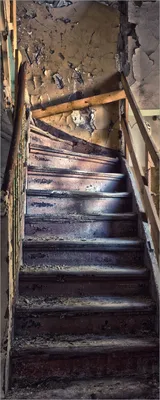 Produktbild von Wallario Poster - Treppe in einem alten Haus, Kunstdruck Größe: 50 x 125 cm