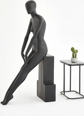 Produktbild von N5-8 schöne Frau schwarz sitzend Eurotondisplay Weibliche Schaufensterpuppe Frau matt lackiert Frau Ohren geformt Schick und Elegant Hochwertig