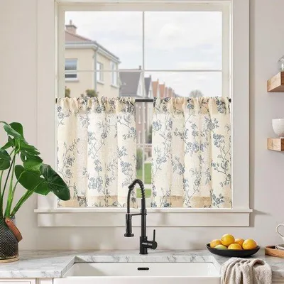 Productafbeelding van Unyqoos® Set van 2 halfdoorzichtige linnen keuken gordijnen, 65 x 60 cm, blauw bloemenmotief, lus voor roede van 7,6 cm, geschikt voor roedes tot Ø 7 cm