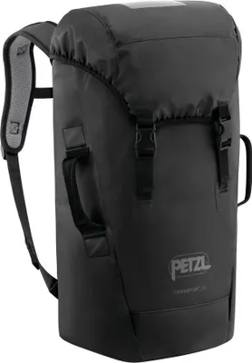 Schwarzer robuster Transportsack Petzl Transport 30 mit gepolsterten Schultergurten und zwei seitlichen Tragegriffen