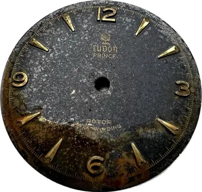 Produktbild von Tudor Oyster Prince Kaliber 390 Automatik Uhrwerk mit Schwarzem Zifferblatt und Goldfarbenen Zeigern für Reparatur oder Ersatzteile