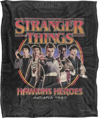 Produktbild von Stranger Things Decke Season 5 - Hawkins Heroes - Fleecedecke multicolor Standard