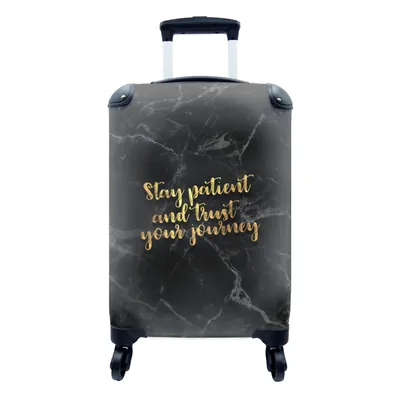 Produktbild von MuchoWow® Koffer Handgepäck Trolley Rollkoffer Kleine Reisekoffer mit 4 Rollen - Zitate - Motivation - Gold - Marmor - Cabin Size < 55x40x23 cm & 55x40x20 cm - Fotokoffer - Kabinenkoffer - Boardgepäck - Reise-Box - Reisekoffer - Reisegepäck - Koffer mit Bild - Trolley für Kinder