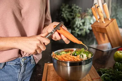 Produktbild von Rösle Pendelschäler für Linkshänder, Edelstahl 18/10, Länge 19 cm, für Obst und