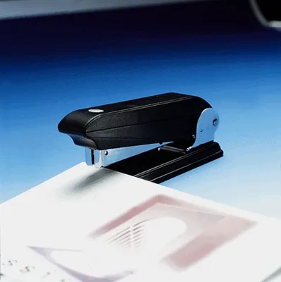 Produktbild von Heftgerät Universal schwarz Packung mit 10 Stück