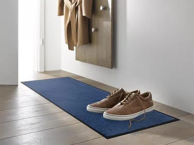Produktbild von Unyqoos® Waschbare Fußmatte blau 35 x 120 cm – Nylonflor, Nitrilgummi‑Rückseite, rutschfest & geräuschdämpfend für Innen & Außen