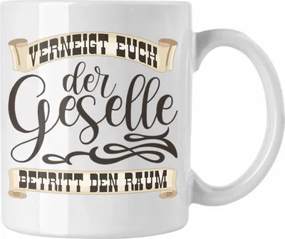 Produktbild von Trendation - Gesellenprüfung Bestanden Tasse Geschenk Geselle 2025 Bestandene Prüfungen Geschenkidee Handwerk Verneigt Euch Der Geselle  (Weiß)