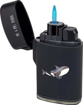 Produktbild von Mr. & Mrs. Panda Feuerzeug Orca - Schwarz - Geschenk, Arbeit, Meer, Orcas, Motivation, Feuerzeuge, zigarettenanzünder, sturmfeuerzeuge, Wal, sturmfeuerzeug, anzünder