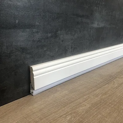 Produktbild von Licht - Sockelleiste / Licht - Fußleiste "Cambiano" 70 x 18 mm mit Hamburger (Berliner) Profil weiß foliert