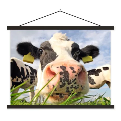 Produktbild von MuchoWow® Textilposter Kuh - Bauernhof - Gras - Tiere 150x113 cm mit holzfarbenen Rahmen - Poster