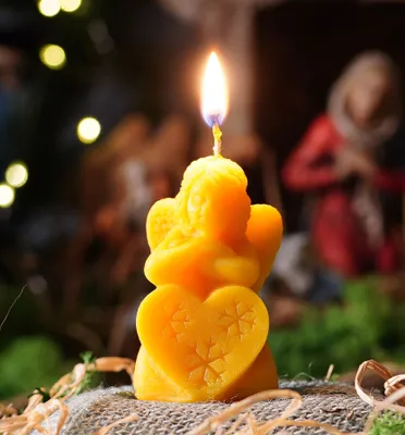 Produktbild von tea4chill Bienenwachskerze aus 100% Bienenwachs, Engel knieend, Kerze 4,5x7,5cm, Geschenk für Weihnachten, handgefertigt, Engelskerze