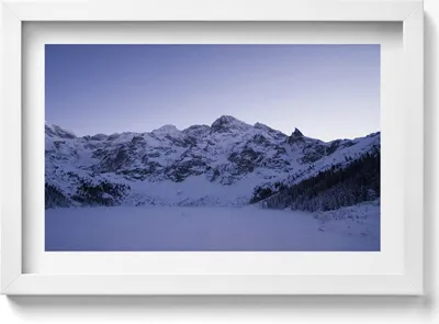 Produktbild von Landschaft mit schneebedeckten Bergen– Wandbild mit Rahmen – Gerahmtes Bild  – Wanddekoration – 30x20 cm –  Weiß Rahmen