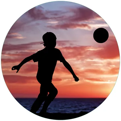 Produktbild von Wallario Premium Glasbild, freischwebende Optik, kräftige Farben, rund 50cm Durchmesser, Motiv Fußball - Kleiner Junge spielt im Abendrot