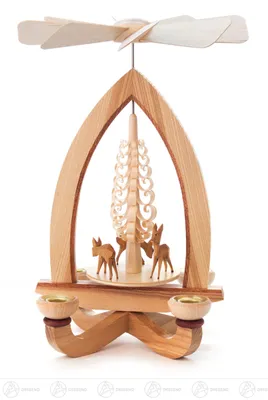 Obrázok produktu pre Pyramída s jeleňom, na sviečky d=14 mm šírka x výška x hĺbka 19 cmx28 cmx19 cm NOVINKA