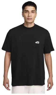 Produktbild von Nike NSW TEE M90 SNKR PTCH PKT 2 SCHWARZ L