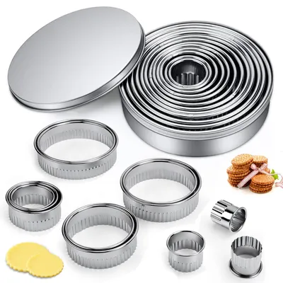 Image de Lot de 12 emporte-pièces ronds et cannelés, en acier inoxydable, avec boîte de rangement, pour biscuits, gâteaux, pâtisseries, beignets et pâte à sucre (motif ondulé)