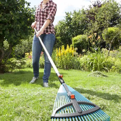 Immagine prodotto di Gardena, scopa regolabile 35-52 cm, combisystem