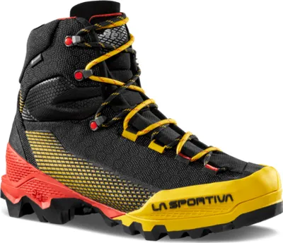 Schwarze und gelbe Bergschuhe "Aequilibrium ST GTX" von La Sportiva mit Schnürung und griffiger Sohle.