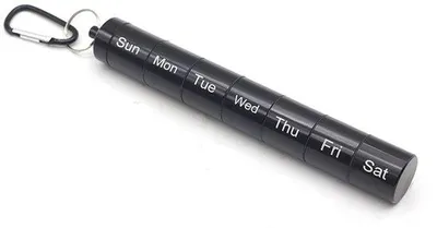 Productafbeelding van Aluminium pillendoos voor 7 dagen, klein, waterdicht, met sleutelhanger (zwart).