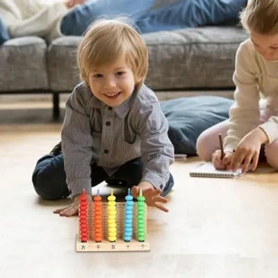 Produktbild von Mathematik-Abakus als Zähl-Lernspielzeug mit 5 Reihen, bunten Perlen und Übungen zu Addition, Subtraktion und Zahlen für Vorschule und Grundschule