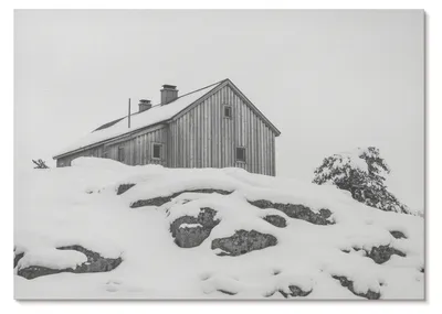 Produktbild von POSTER - 29x21 cm (A4) - Natalia Piotrowska - Ein minimalistisches Winterhaus vor der Kulisse von Schnee -  Wandbild für Wohnzimmer Schlafzimmer & Flur, Modernes Poster Wanddeko, Ungerahmt