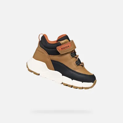 Productafbeelding van Geox bruine enkellaarsjes voor jongens, model Flexyper Mini 21