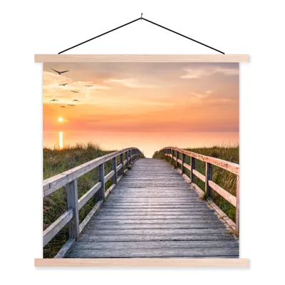Produktbild von MuchoWow® Textilposter Sonnenuntergang - Meer - Weg - Gras - Düne - Vögel 120x120 cm mit holzfarbenen Rahmen - Textil-Poster