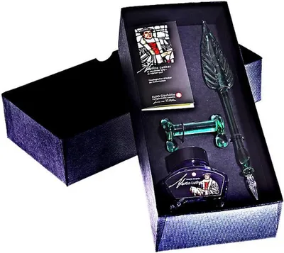 Produktbild von Glasfeder-Set Martin Luther aus Glas, inklusive Tintenfässchen und Geschenkbox