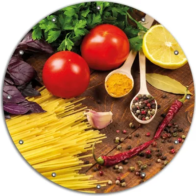 Produktbild von Wallario rundes Outdoor-Poster für Garten oder Balkon, Motiv Italienisches Menü mit Spaghetti, Tomaten, Basilikum und Gewürzen, 90 cm Durchmesser